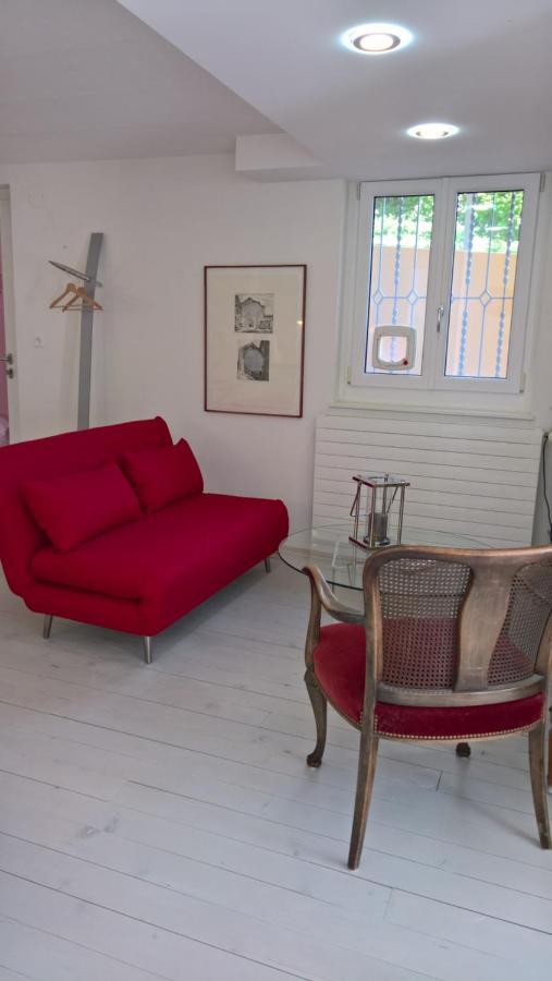 Bed and Breakfast Swiss Borzoi House Vully-les-Lacs Екстер'єр фото
