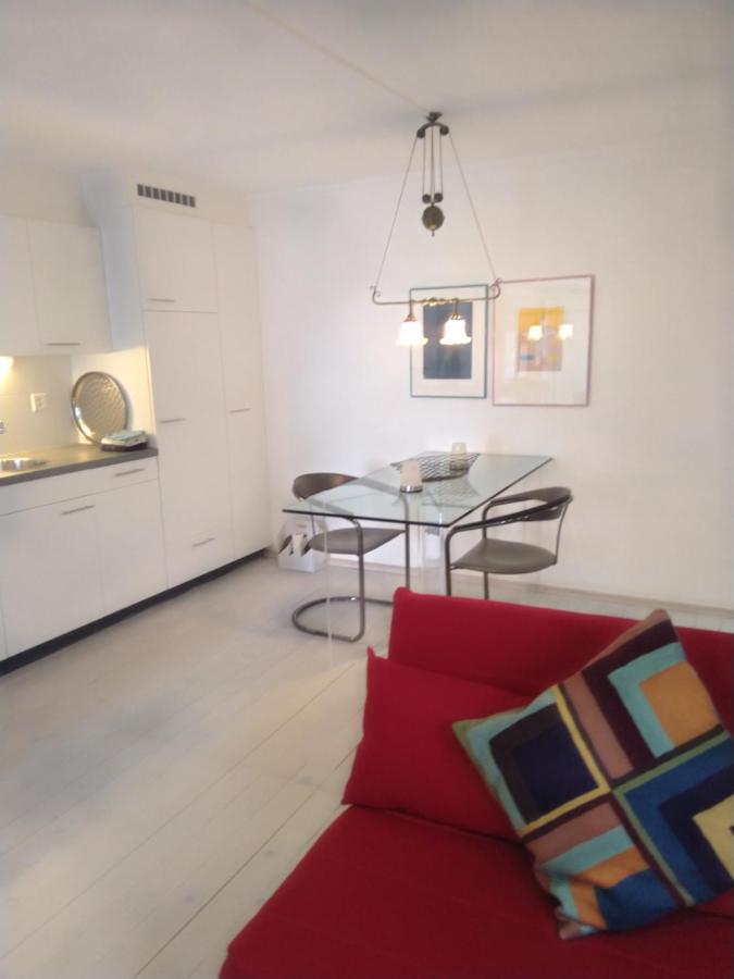 Bed and Breakfast Swiss Borzoi House Vully-les-Lacs Екстер'єр фото