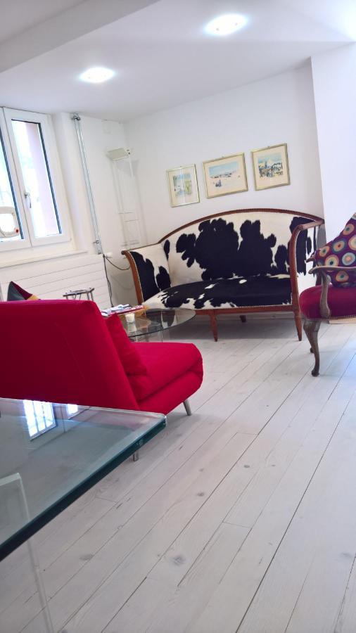 Bed and Breakfast Swiss Borzoi House Vully-les-Lacs Екстер'єр фото