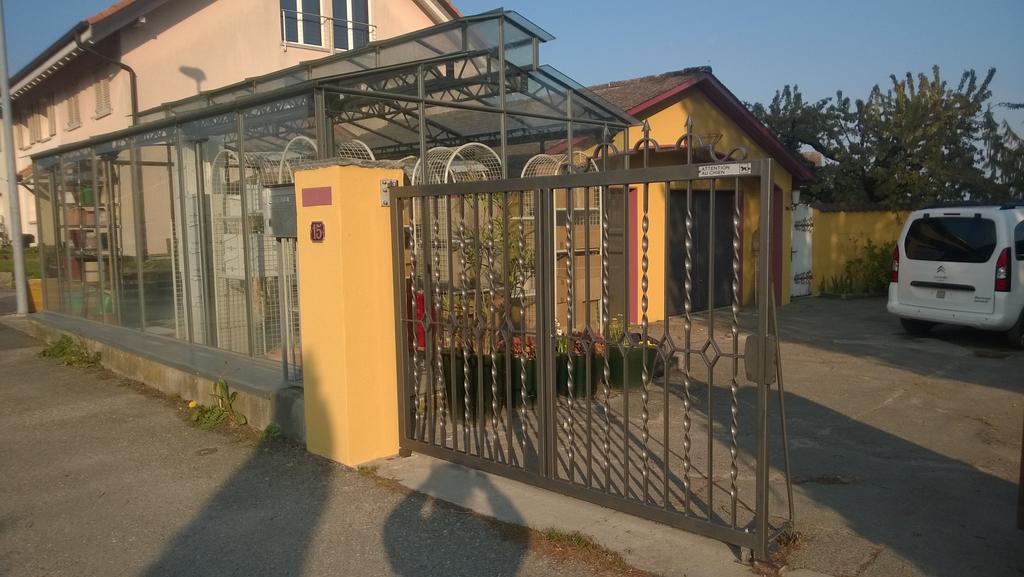 Bed and Breakfast Swiss Borzoi House Vully-les-Lacs Екстер'єр фото